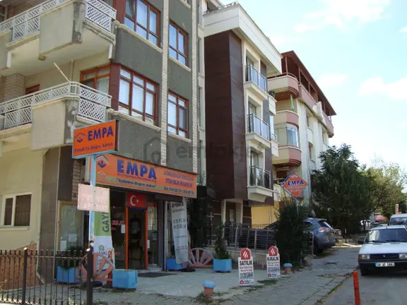 Her İş Yapmaya Elverişli Toplanmada 180 M2 Kulanım Alanlı Bodrumlu Dükkan 1
