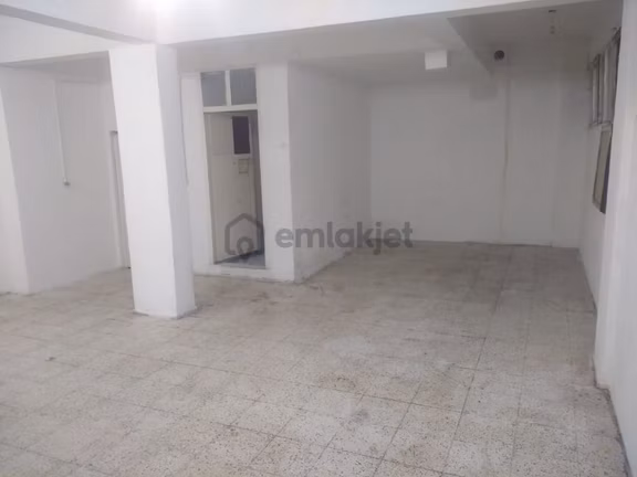 Karabağlar Günaltay Mah. 100 M2 İçerisinde Elektrik Suyu Olan Kiralık Sadece Depoya Uygun Dükkan 2