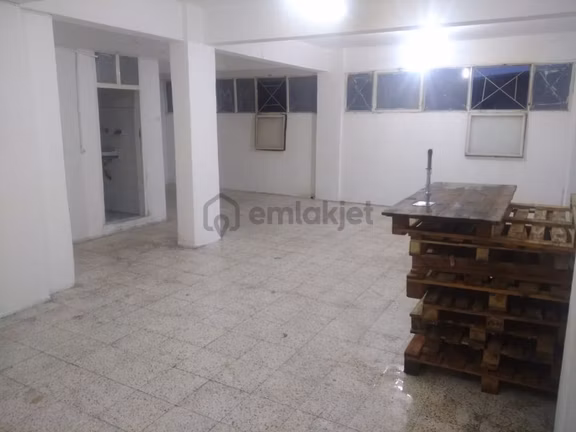 Karabağlar Günaltay Mah. 100 M2 İçerisinde Elektrik Suyu Olan Kiralık Sadece Depoya Uygun Dükkan 1