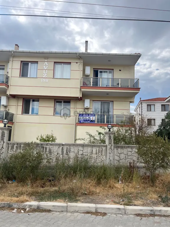 Foça Bağarasında Güzel Konuma Sahip Satılık 2+1 Fırsat Daire 1
