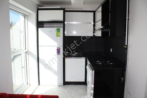 Ender Uysal Gayrimenkulden Kınıklıda Foruma Yakın Klimalı Balkonlu Lüks Eşyalı 1+1 Apart.