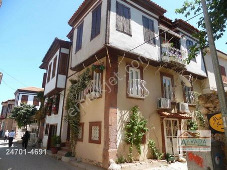 Ayvada Dan Vehbibey De 3 Katlı Bakımlı Rum Taş Binası