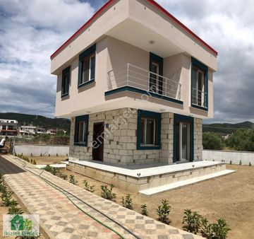 Doğanbey'de Satılık Sıfır Site İçinde Bahçeli 3+1 Yazlık Villa
