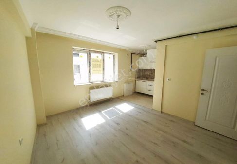 71 Evler Mahallesi Tramvay Yakını Asansörlü 1+1 Satılık Daire