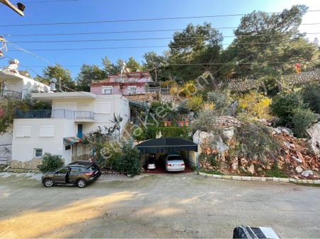 Müstakil Bahçeli 3 Katlı Daire