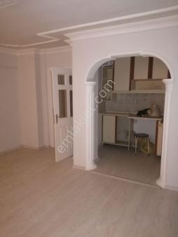 Altıparmak'ta Müstakil Bahçeli İçi Yapılı Kelepir Daire