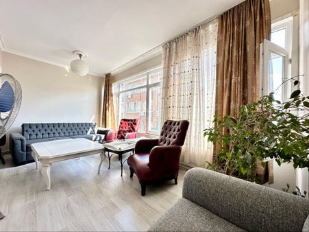 Kadıköy Merkez'de İçi Sıfırlanmış Kombili 2+1 Eşyalı Daire