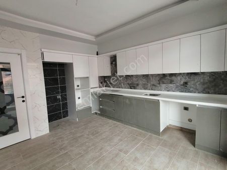 Veysel Karani Caddesi Site İçi Hobi Bahçeli Geniş 3+1 Daireler