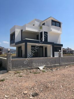 Ümmetoğlun'dan 5+1 Sıfır Tripleks Bahçeli Villa Ultra Lüks