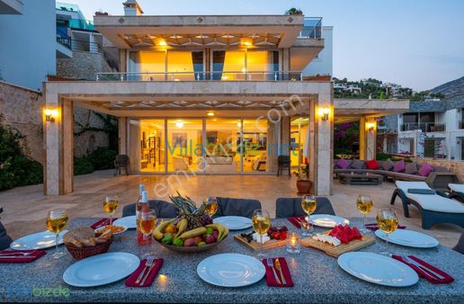 Kalkan'da Deniz Ve Adalar Manzaralı Lüks Villa
