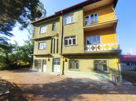 Konya Seydişehir Keçikapı Mah. Satılık Müstakil Üç Katlı Eski Ev Ve Arsa 717 M2