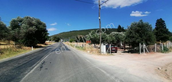 Foça Ilıpınarda Ana Yola Cepheli 730m2 Bahçe İçinde Prefabrik Evi Olan Arazi