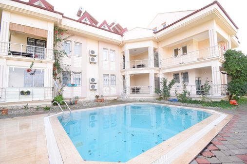 Fethiye Foça'da 2+1 Havuzlu Bahçe Katı Daire