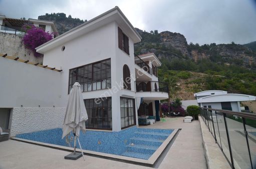 Alanya Tepe Mah Oasis Sky Club' Ta Satılık Özel Yüzme Havuzlu Villa