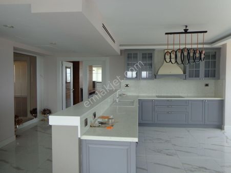 Adana'da Emsalsiz Panoramik Göl Manzaralı Lüks Daire