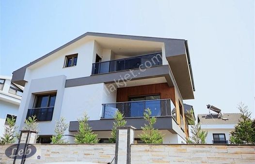 Fethiye Babataşında Satılık 4+1 Havuzlu Özel Villa