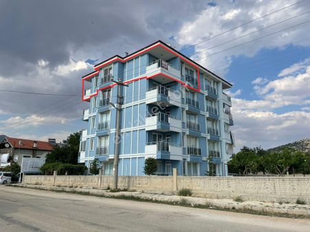 Antalya Elmalı İlçesinde Merkeze Yakın Lokasyonda 3+1 Kaloriferli Daire Satılıktır.