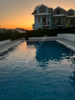 Havuzlu Sitede Özel Bahçeli Sıfır İkiz Villa Triplex 4+1