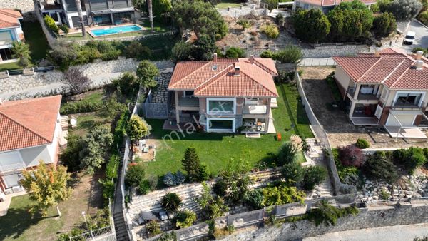 Havuzlu Site İçerisinde Deniz Manzaralı 6+1 Villa!!!