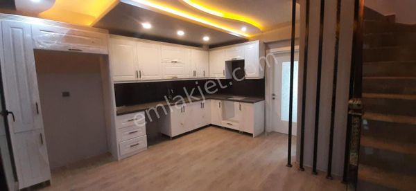 Bornova Evka-3 De Satılık 4+1 Lüks Villa