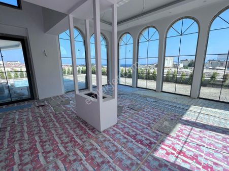 Çeşme Dalyan Ful Deniz Manzaralı Özel Tasarım Havuzlu Lüks Villa