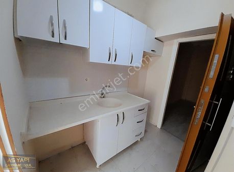 Manisa Merkezde Çarşı Mah Kompile Satılık 3 Katlı Bina