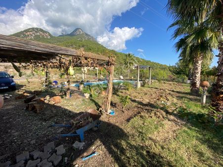 Doğayla Başbaşa Havuzlu Çiftlik Ve Evli