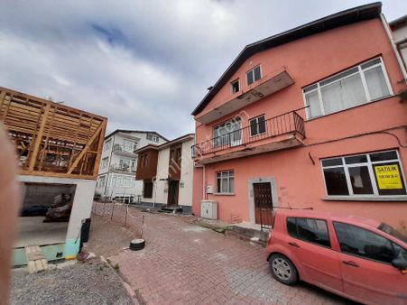 İzmit Merkez Hacıhasan Mh Akçakoca Mh Arasında Satılık 3.kat Lı Bina