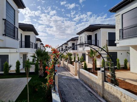 Didimde Satılık Havuzlu Site İçinde 3+1 Müstakil Villalar