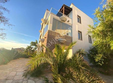 Bodrum Gümüşlük Yalıkavak Deniz Ve Günbatımı Manzaralı 220m2 Villla