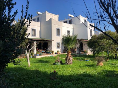 Muğla Bodrum Turgutreis’te Satılık 3+1 Triplex Ev