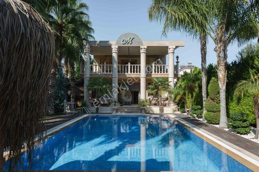 Kemerde Turizm Bolgesinde Satilık Mustakil Triblex Villa