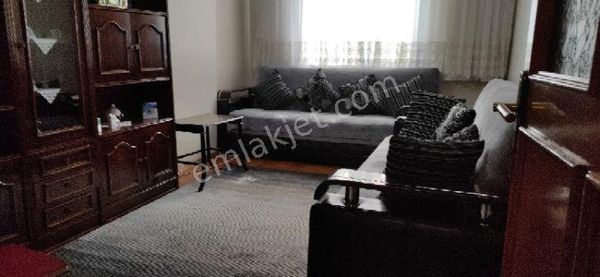 Güngören Merkez Mahallesinde Merkezi Konumda Satılık 3+1 Daire