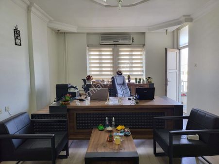 Belediye Karşısı Asya İş Merkezinde Satılık Ofis