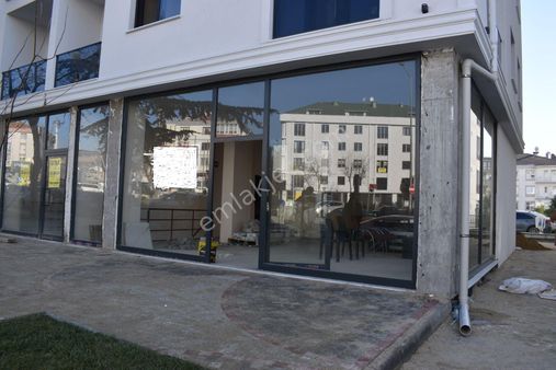 Büyükçekmece Atatürk Mah Ana Cadde Satılık Sıfır Cazip Kiracılı Yatırımlık Dükkan