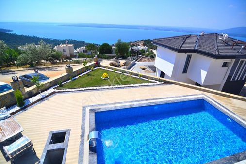 Didim Akbük'te Deniz Manzaralı Satılık Lüx Villalar