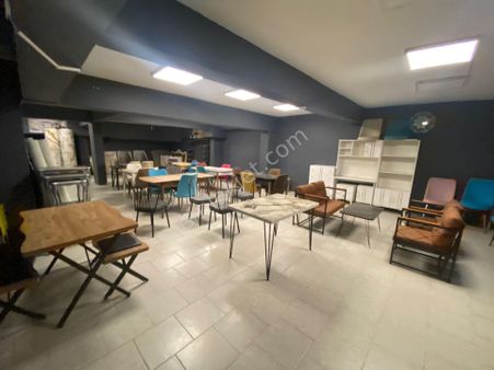 Buca Kozağaç Mahallesinde Cadde Üzerinde 240m2 Batarlı Satılık Dükkan