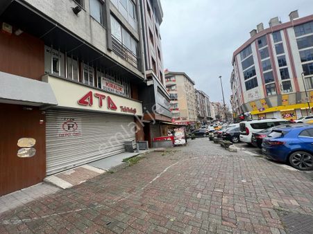 Yenibosna Hürriyet Mahallesinde Satılık 3 Katlı İş Hanı Katı Dükkan İşeyri Ofis