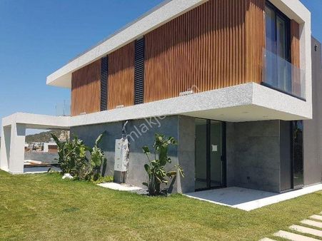 İzmir Çeşme Ilıca Full Deniz Manzaralı Havuzlu Müstakil Lüks Villa