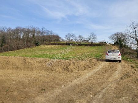 Çarşaf Gibi Şekli Harika %15 Gibi Bir Meyil Kandıra Asfaltına 50 M