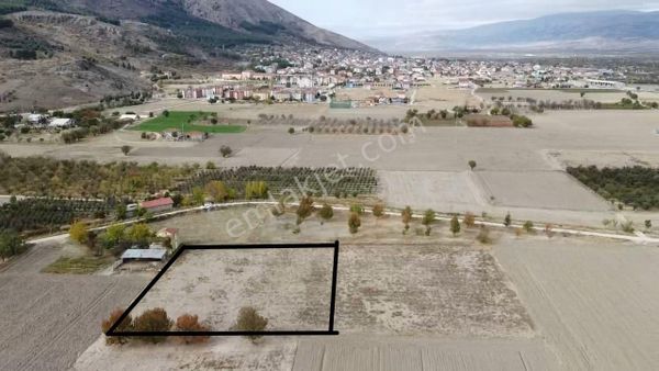 Sahibinden Isparta Senirkent Kıbrıs Mh 2.742 Metre İmara Sınır Arazi