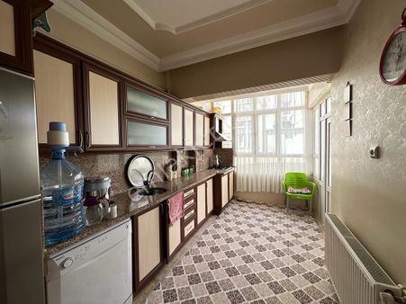 Babacandan Emniyet Caddesi Bankalar Caddesinde Bakımlı 3+1 Daire