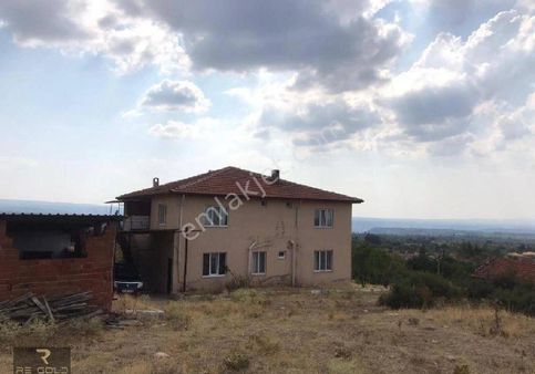 Çal Ortaköy Satılık Çiftlik Evi