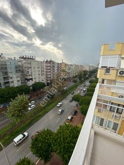 100.yıl Cadde Üzeri Asansörlü İçi Full Yapılı 3+1