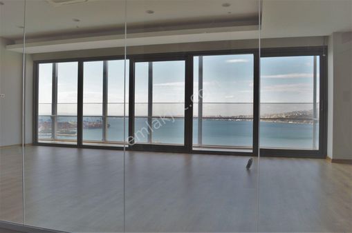 Ege Perla Bayraklı Kiralama Ofisinden Kiralık Kdv'li Ofis