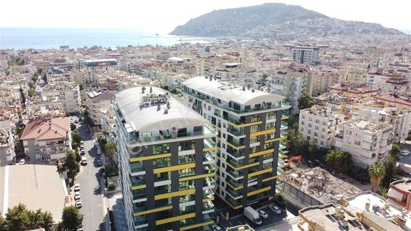 Alanya Şehir Merkezinde Aktiviteli Sitede Satılık 2+1 Daire