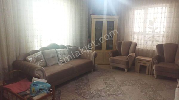 Babacandan Bankalar Caddesinde Doğalgazlı-parkeli-bakımlı 3+1 Daire