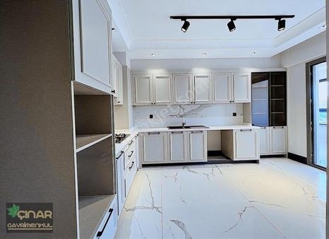 Yakutta Anayol Üzeri Ultra Lüx Emsalsiz 4+1 Meskenli Satılık Daire