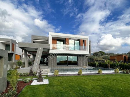 ++bıg Group** Şık Mimari Tasarımlı Özel Havuzlu Müstakil Villa
