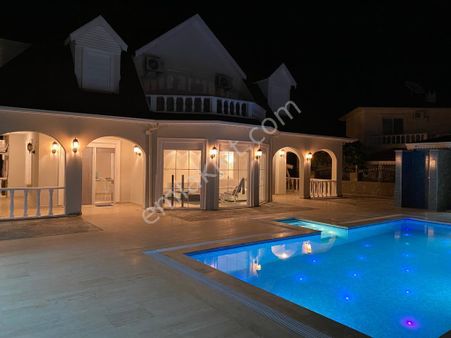 Alanya İncekum Mah.deniz Manzaralı Eşyalı Satılık 4+1 Villa